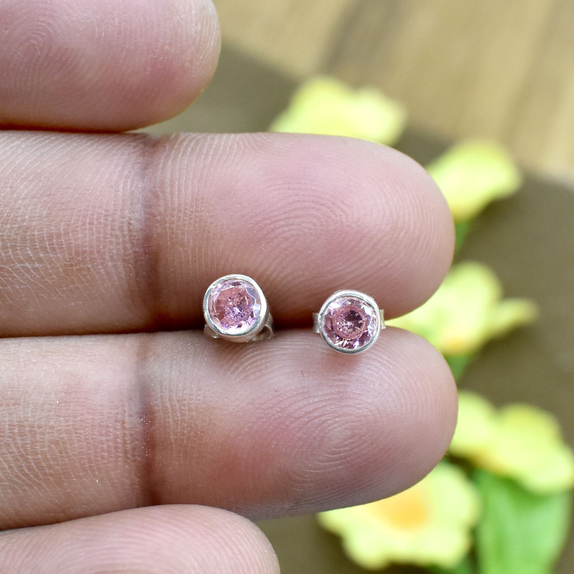 Beautiful Pink Color Zircon Round Gemstone 925 Sterling Silver Post Stud Earring Gender: Women