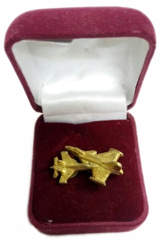 बैज और लैपल पिन