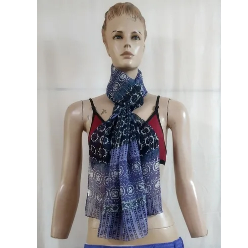 तस्वीर के अनुसार ल्यूरेक्स स्कार्फ के साथ शिफॉन