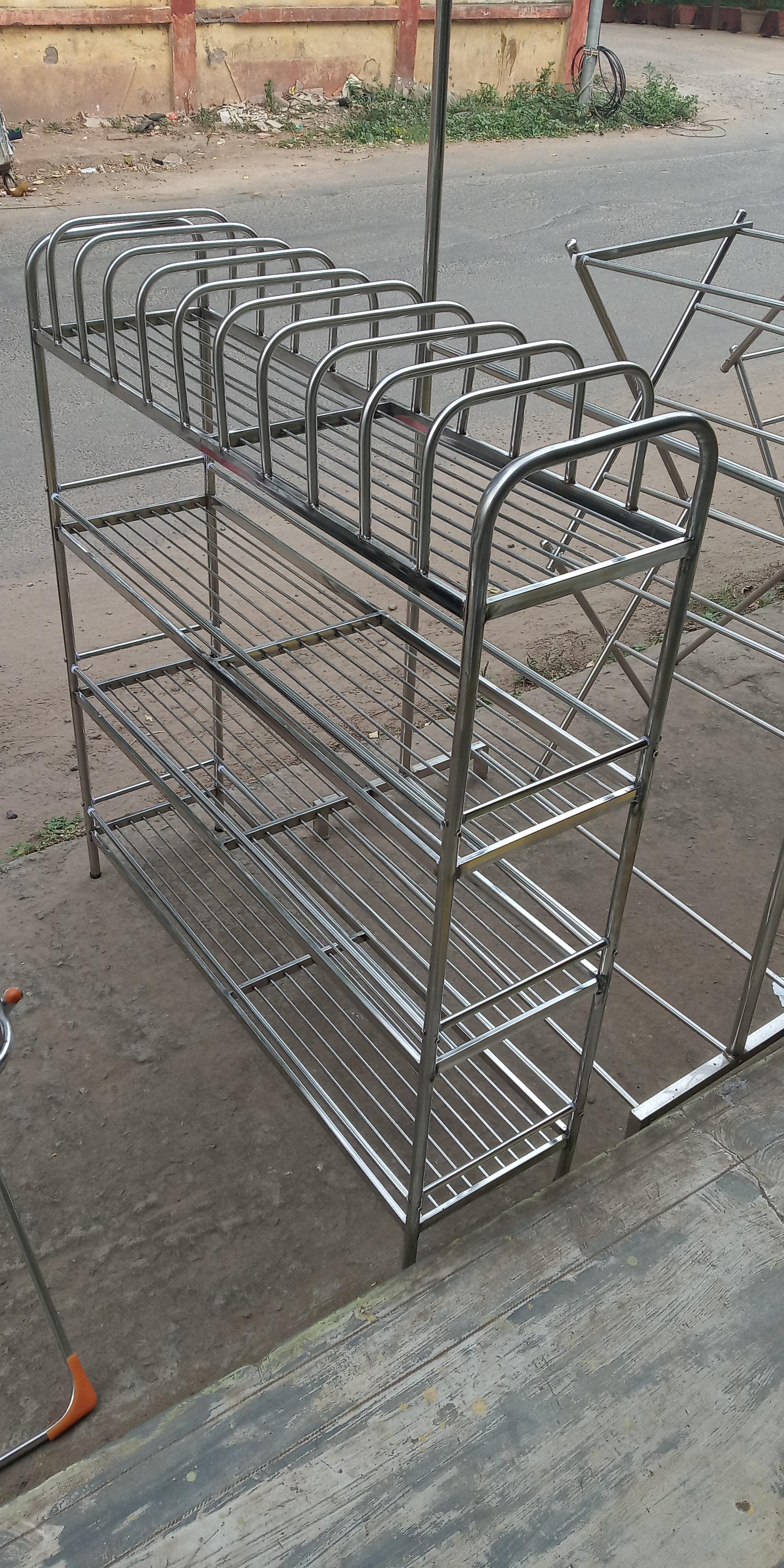 Silver Ss 202 Grade Kitchen Display Stand Manufacturing Company In Coimbatore