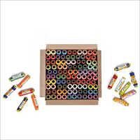 विभिन्न रंगों के टेक्सटाइल स्टिचिंग थ्रेड में उपलब्ध है