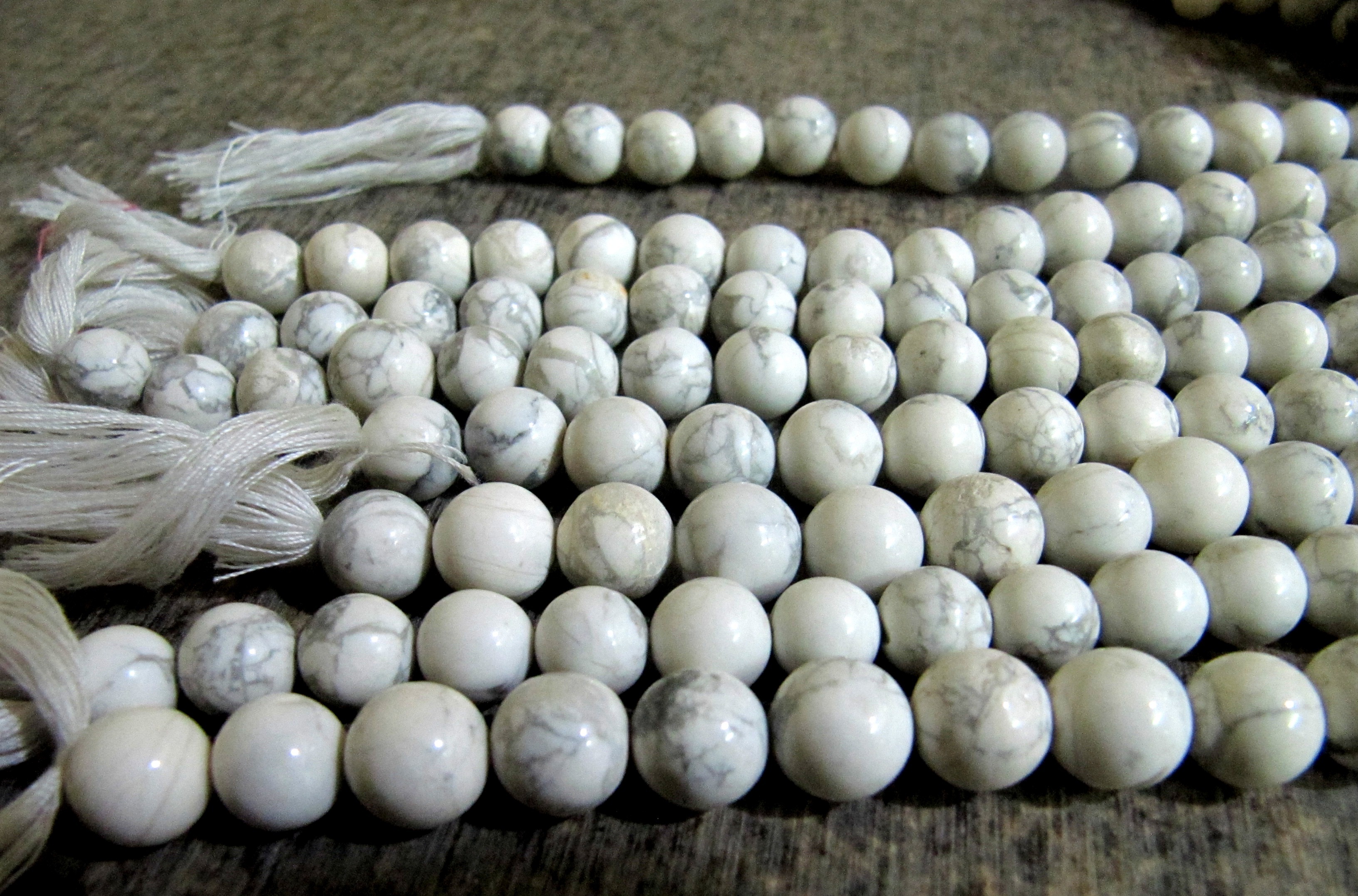 White Natural Howlite Plain Smooth Round Ball