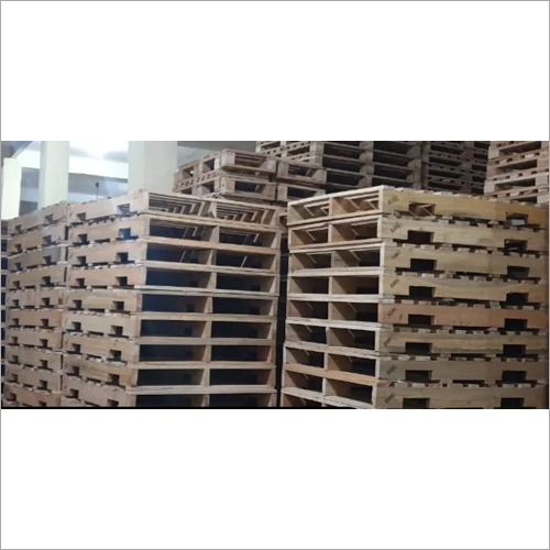 ब्राउन वुडन स्ट्रिंगर पैलेट्स