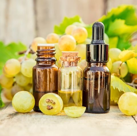 Grape Seed Oil - Pure Essential Oil Extract | Herbal Composition Mild Characteristic Odor Oily Liquid Form Suitable For All Age Groups