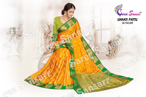 महिलाओं की डिजाइनर साड़ी