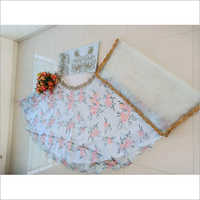 महिलाओं के लहंगा ड्रेस मटीरियल में उपलब्ध