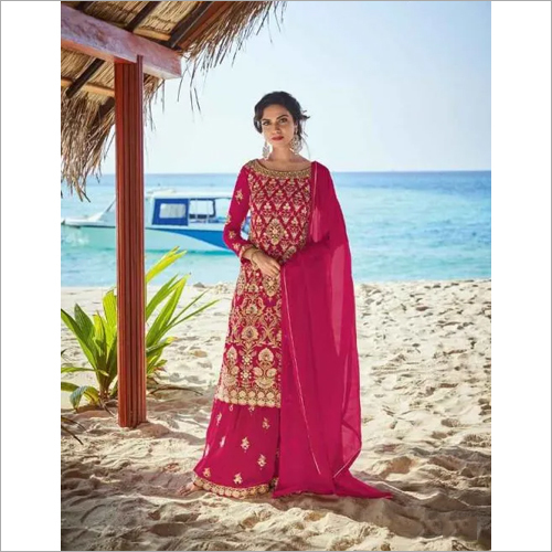 कशीदाकारी महिलाओं का भारतीय सूट