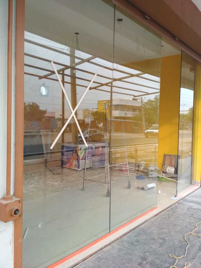 Glass Partition - Transparent Glass | Plain Design For Household And Commercial Use