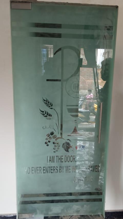 Glass Partition - Transparent Glass | Plain Design For Household And Commercial Use