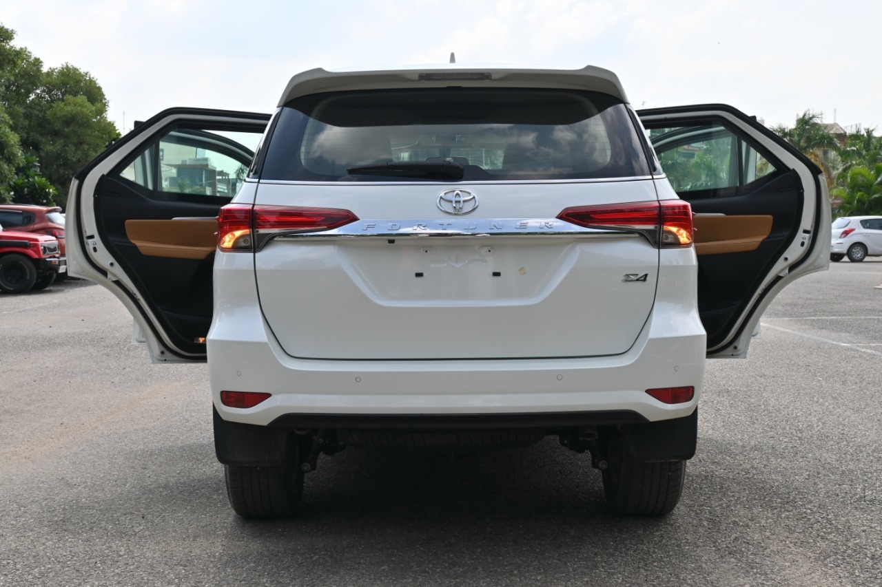 Bullet Proof Car - Steel & Composites, 4795 X 1855 X 1835 Mm, 2500 Kg, 2.8l Diesel Engine | B6 Protection Level, Suv For Executive Protection & High-risk Transport