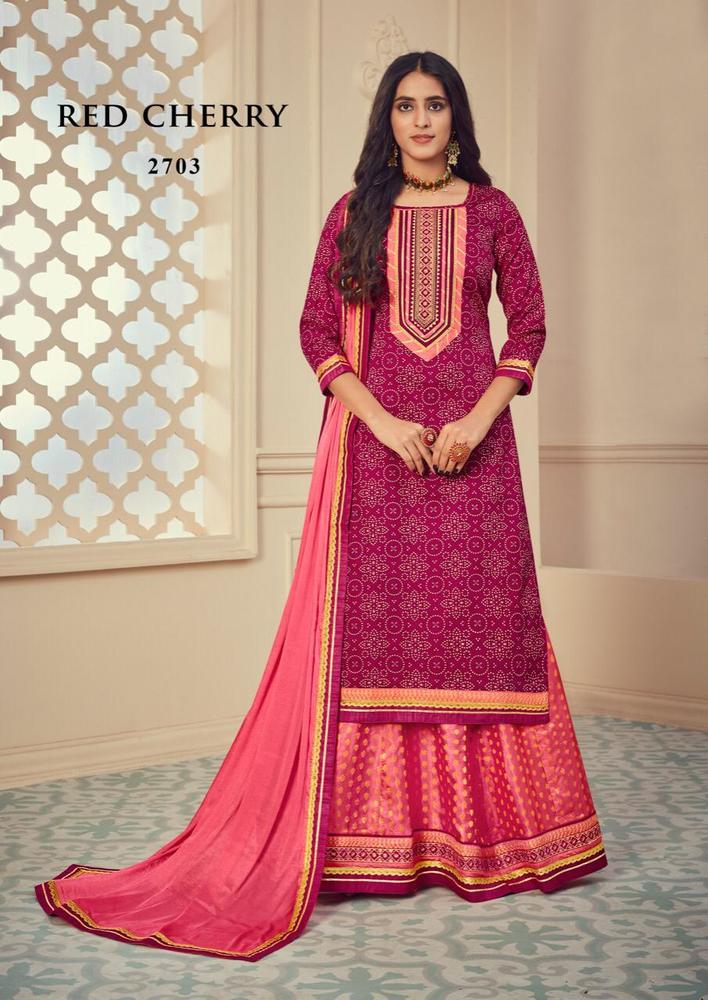 पारंपरिक रेशमी सूट