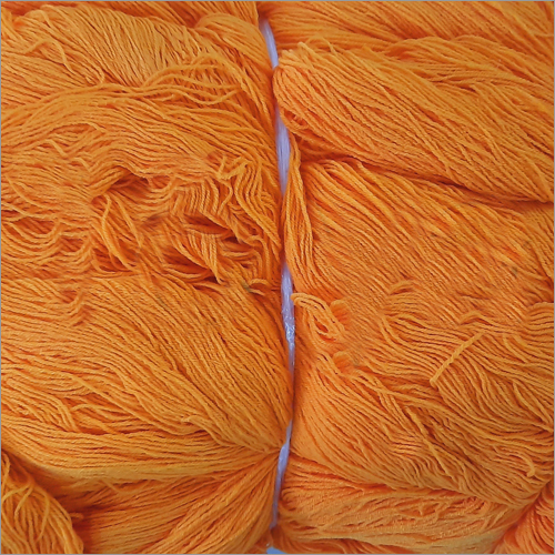 नारंगी ऊनी धागा