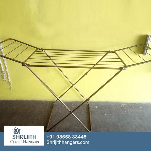 साईबाबा कॉलोनी में फोल्डेबल टाइप में सिल्वर क्लॉथ ड्रायर