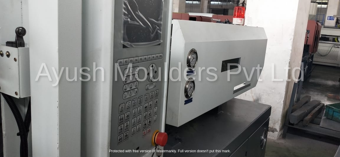 Plastic Injection Molding Machine - 130 Ton, 11 Kw, Green White | High Efficiency, Automatic Plc Control, Low Noise, Smooth Running