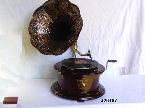 ब्राउन ग्रामोफोन राउंड बेस