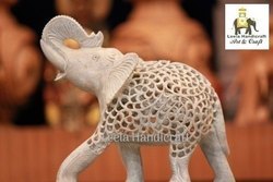 व्हाइट स्टोन सैल्यूट इंडियन एलिफेंट