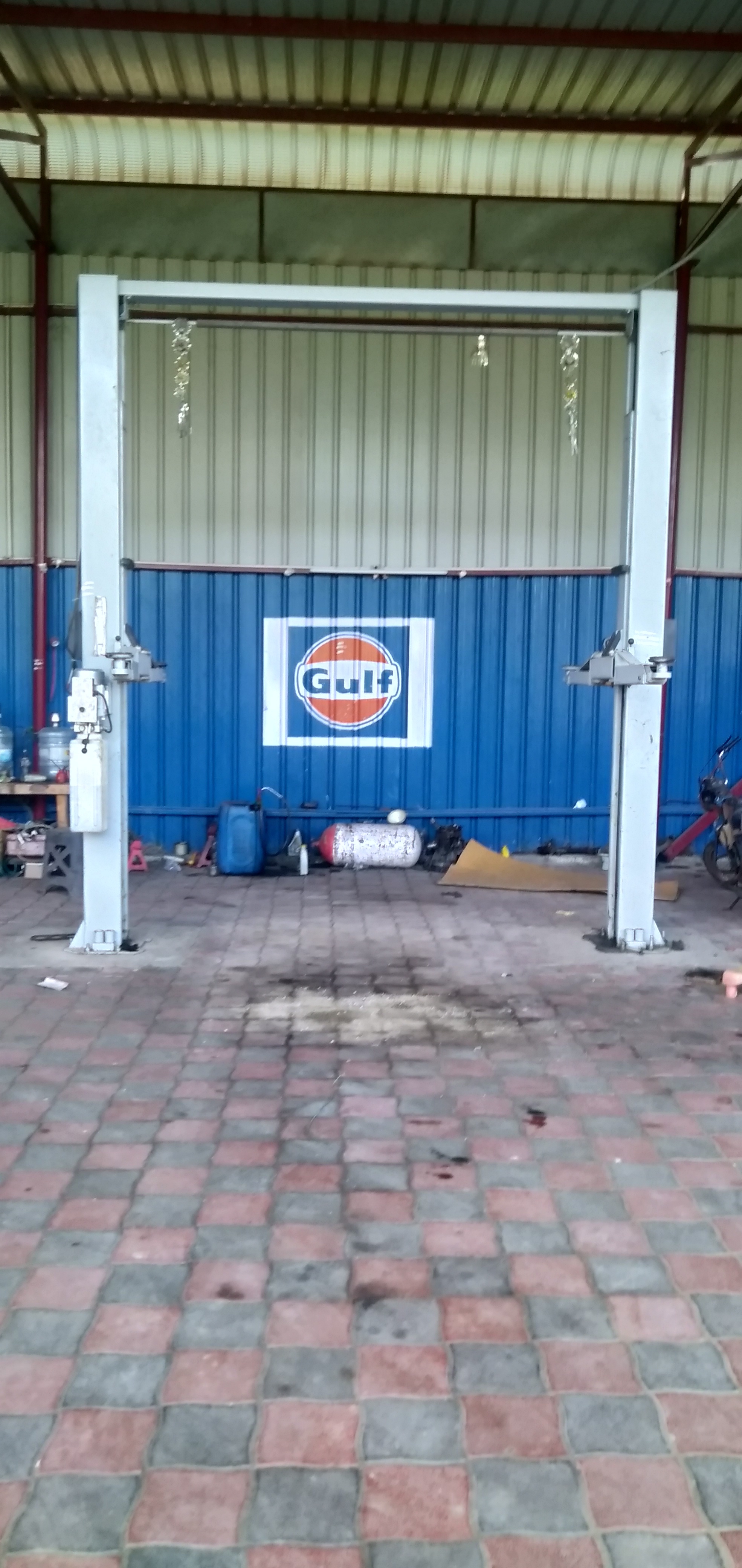 Two Post Lift - Lifting Capacity: 4 Tonne