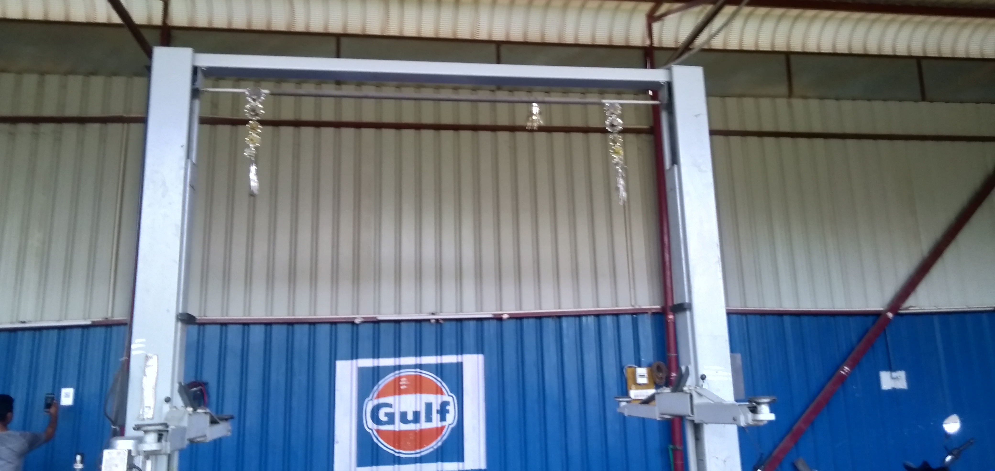 Two Post Lift - Lifting Capacity: 4 Tonne