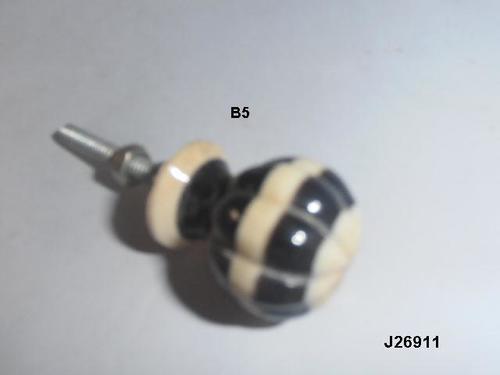 ब्लैक एंड व्हाइट बोन मेड डोर नॉब अच्छी क्वालिटी