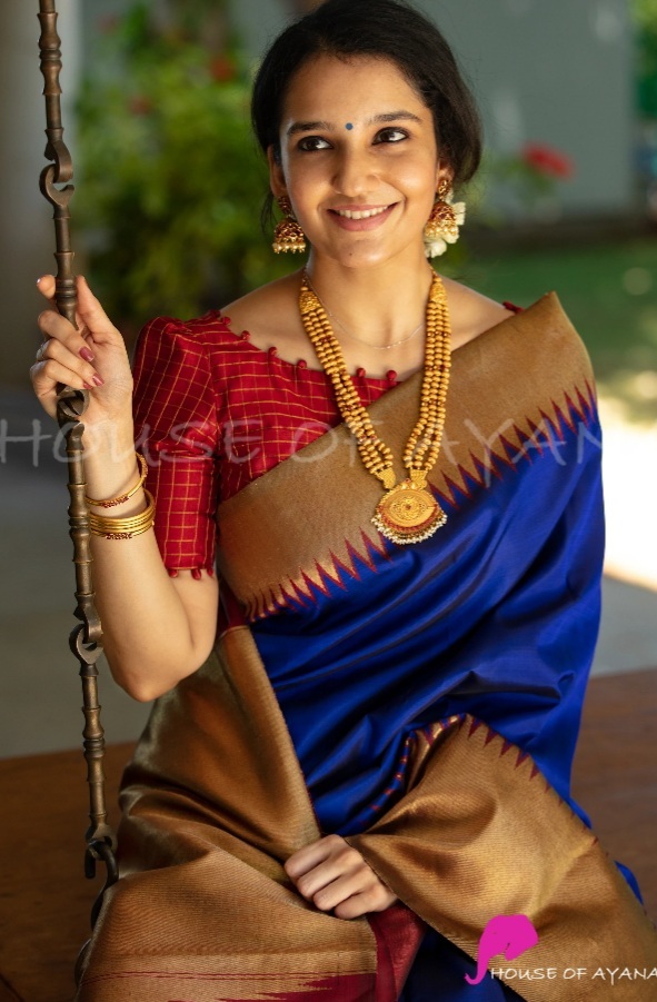 Ladies Designer Silk Saree - Soft Floral Silk Handloom Weaving, Rich Contrast Zari Wooven Pallu, Elegant Blue & Red Color, Ideal For Traditional Occasions