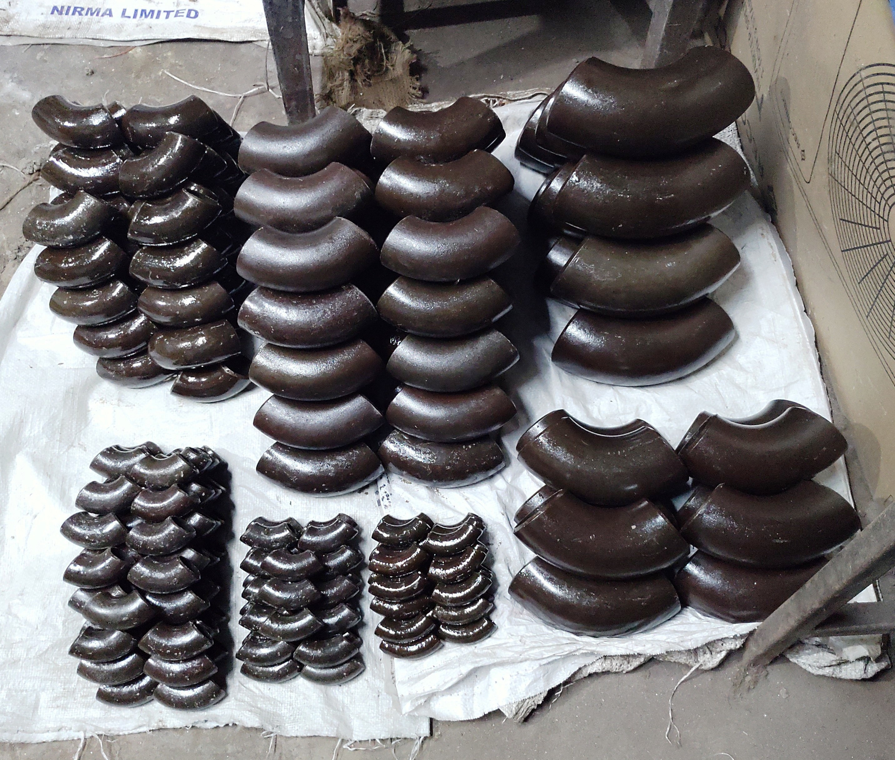 Pipe Fittings - Carbon Steel, Stainless Steel, Asme, Din, Bs Specifications | Bevelled Ends, Varnished Surface, 12 Months Warranty
