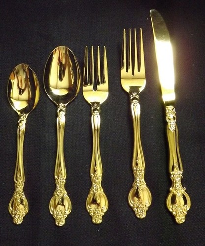 कटलरी सेट निर्माता