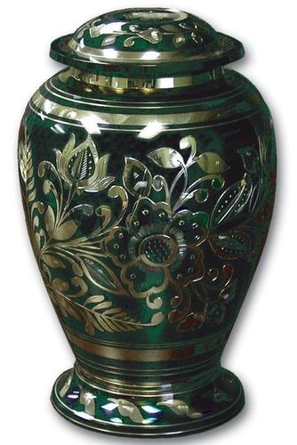 पॉलिशिंग एमराल्ड ग्रीन कलश