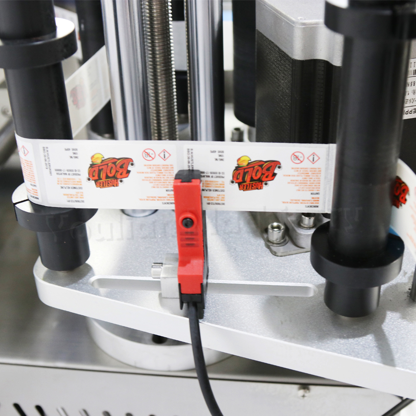 Automatic Horizontal Labeling Machine - Stainless Steel, 1300x900x970mm, Silver | Accurate Labeling A 1mm, Up To 40 Pcs/min, Suitable For Bottles In Food, Beverage, And Chemical Industries