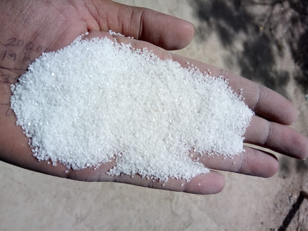 Supper White Quartz Silica Fine Granular Sand And Powder For Industrial Used In Rubber Or Steel Manufacturer And Construction Paint Industria Adhesive Filler Application - Size: 1) 0.1 - 0.4 Mm 2) 0.3 - 0.7 Mm 3) 0.6 - 1.2 Mm 4) 1.0 - 2.0 Mm