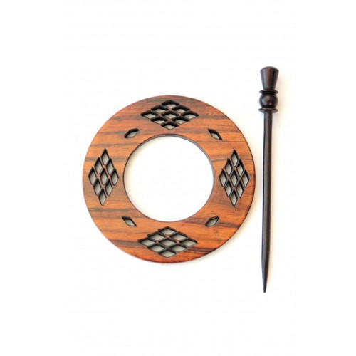 रोज़वुड सर्कल शेप्स शॉल पिन लिंग: महिलाएं