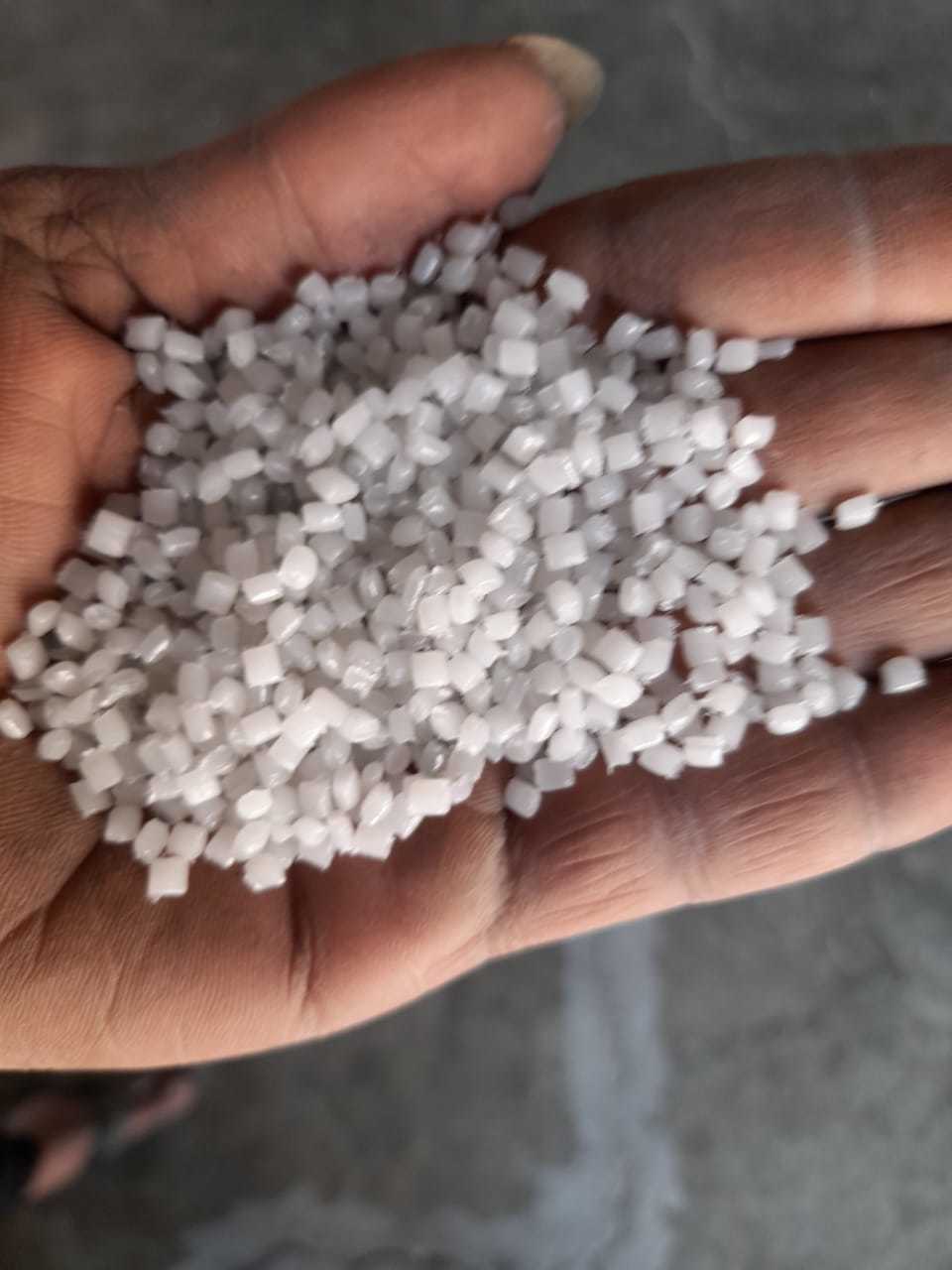 Hd Powder - Hdpe Granules 2.16 Kg, Density 0.952 Kg/m3, Natural Color | Ideal For Moulding, Containers, Crates, Ropes, Film Applications