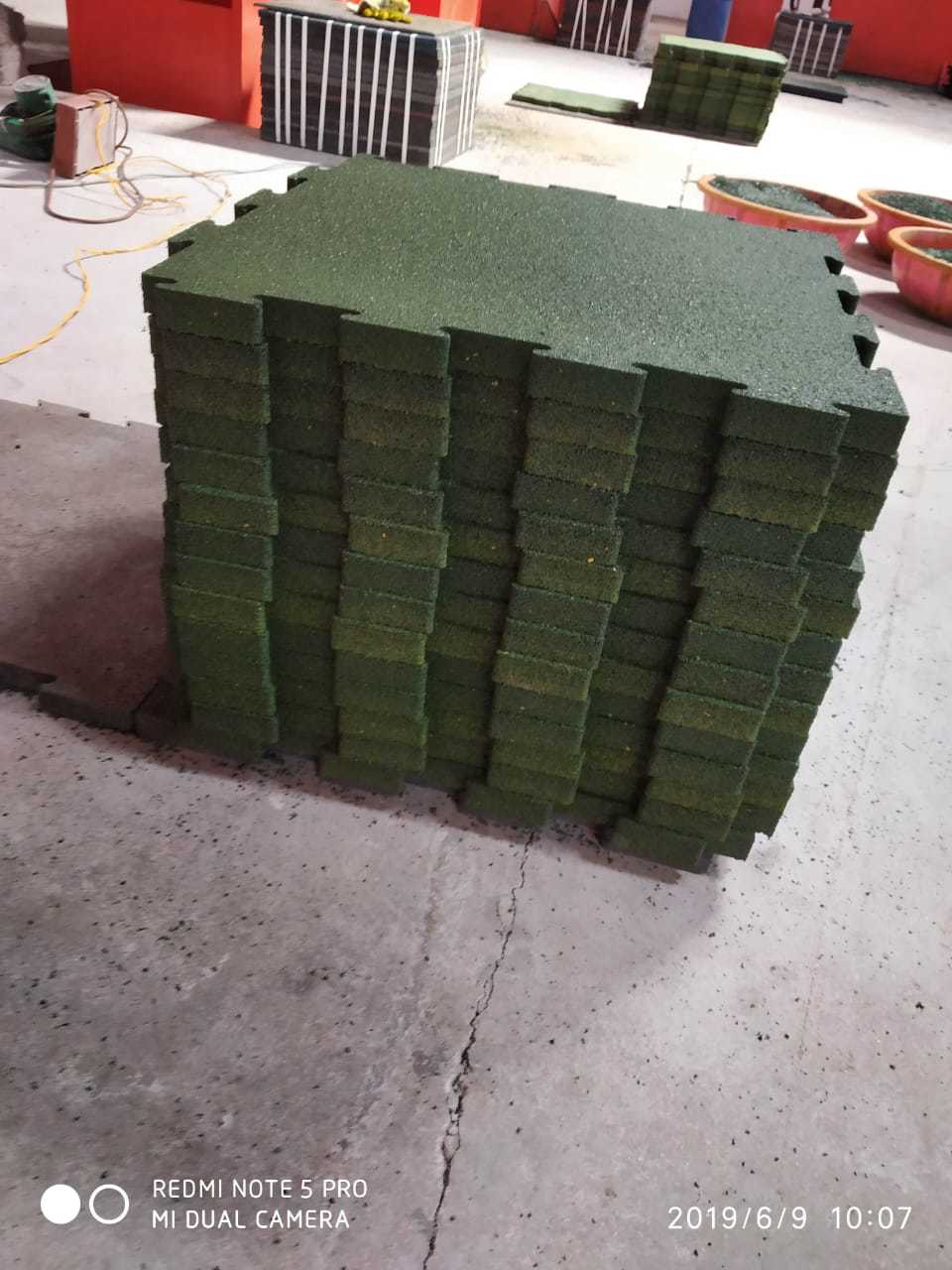 Rubber Tiles - Natural Rubber, 50x50x1 Cm, 50x50x1.5 Cm, 50x50x2.5 Cm, Manual Operation, 6 Month Warranty, Suitable For Gym & Sports Clubs