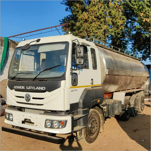 रोड मिल्क टैंकर
