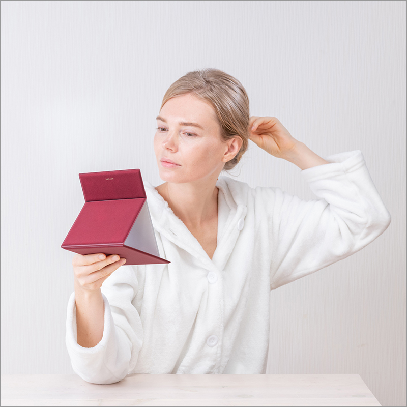 Folding Mirror Size: W 80mm A D 108mm A H7mm