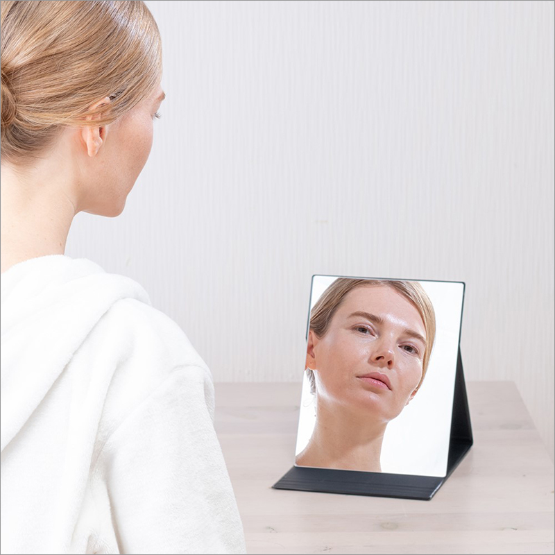 Folding Mirror Size: W 80mm A D 108mm A H7mm