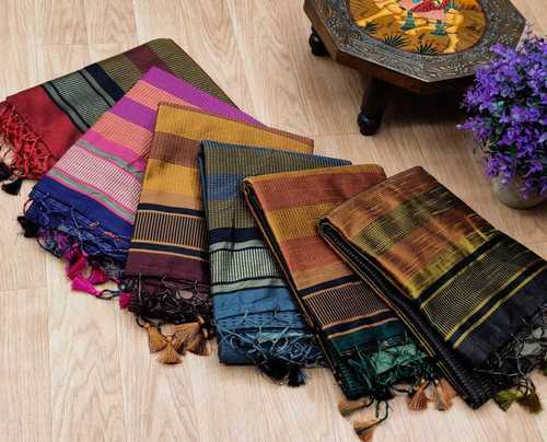 बुनी हुई पारंपरिक महिलाओं के लिए सिल्क फ़ेस्टिवल वियर साड़ी