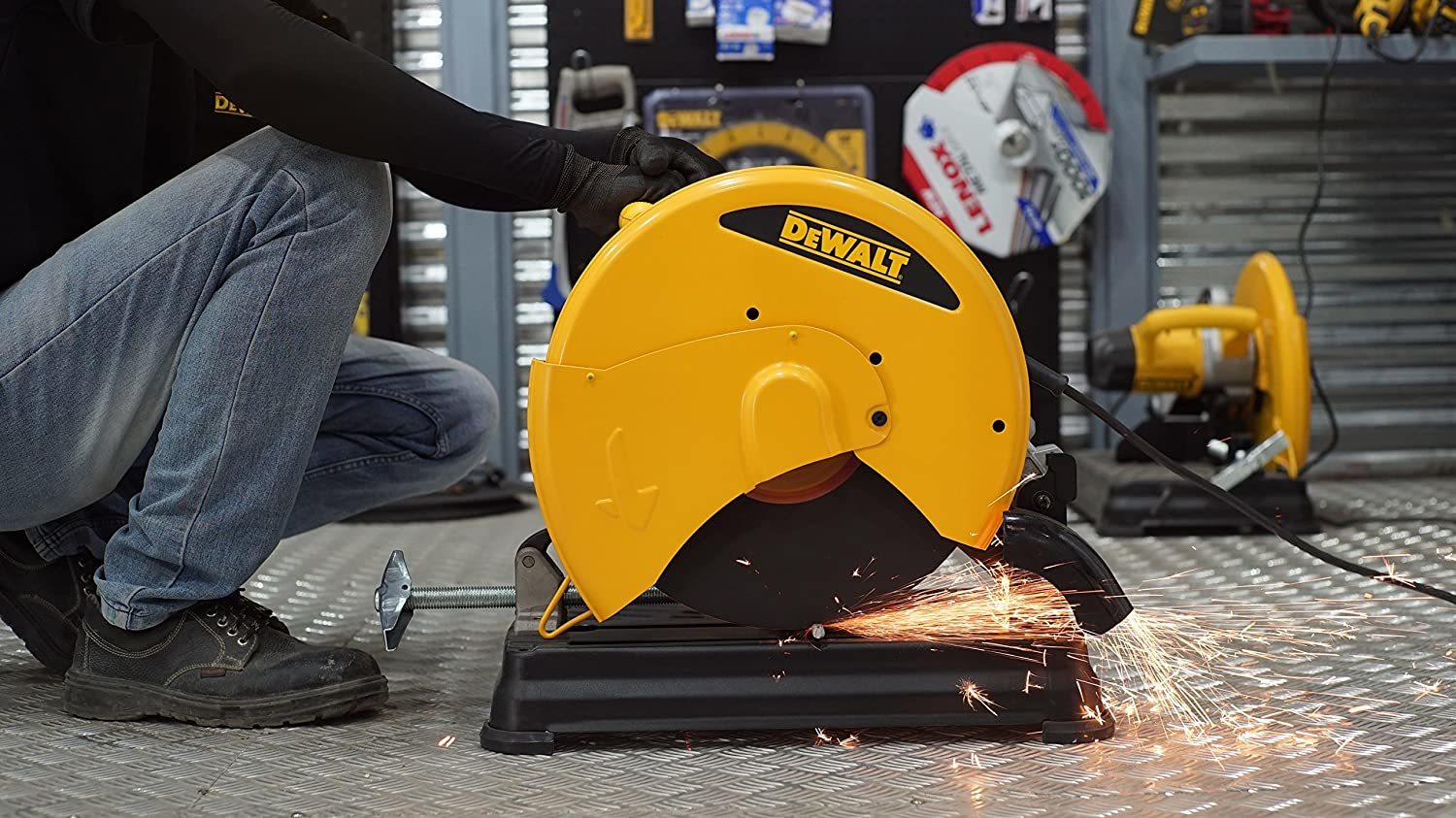 Dwalt Dw871 Application: Home & Professional Usage