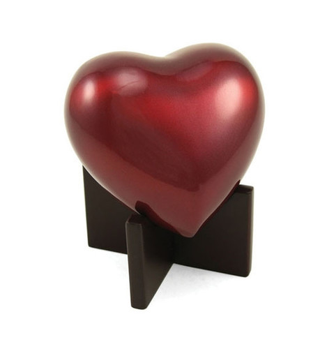 राख के लिए लाल दिल का कलश