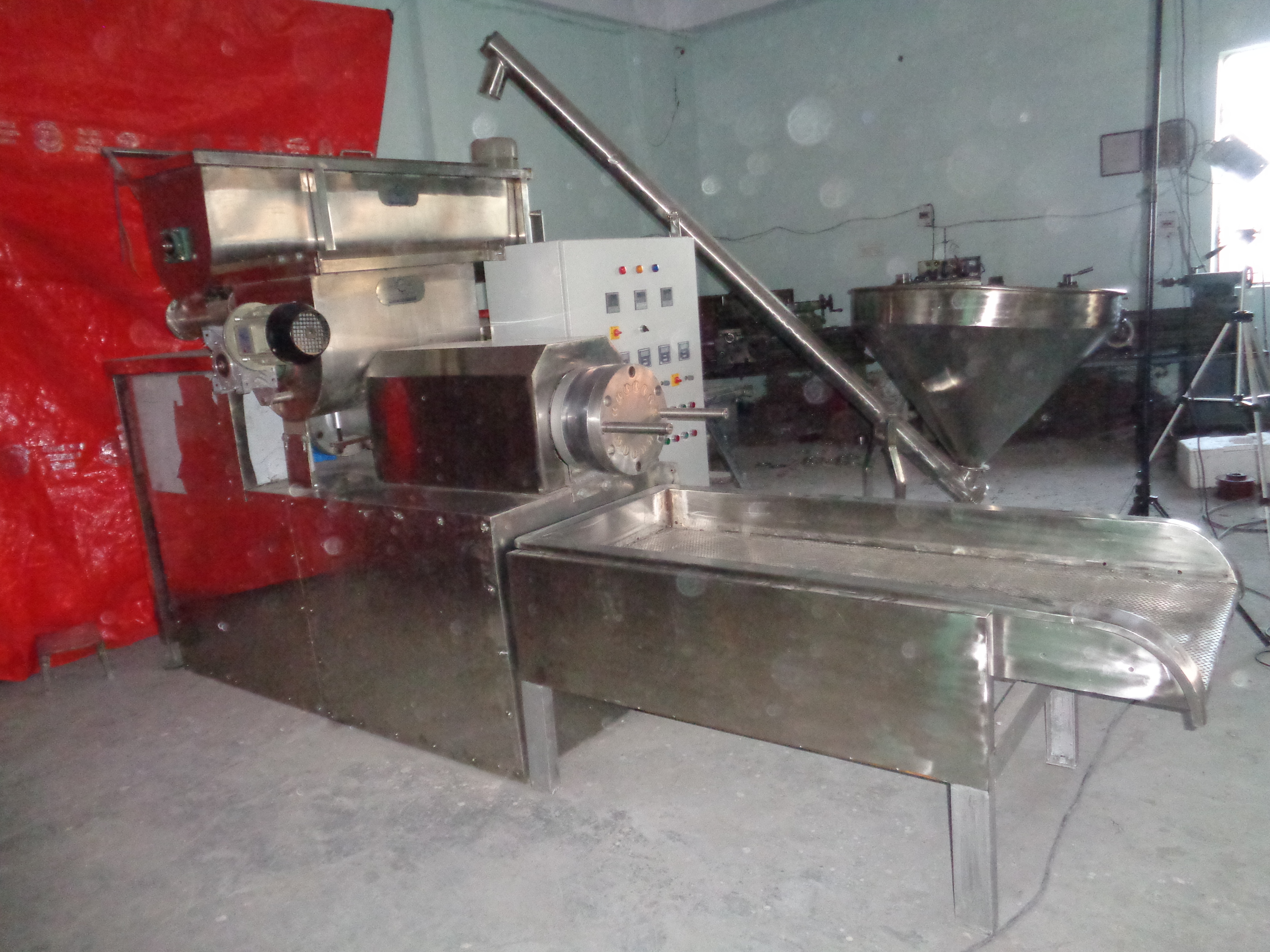 Macaroni Making Machine Capacity: 200-220 Kg/hr
