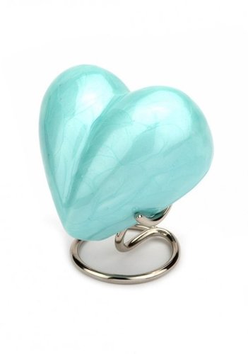 पॉलिशिंग ब्यूटीफुल स्काई ब्लू हार्ट यूरन