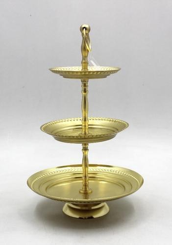 गोल्डन ब्रास केक स्टैंड
