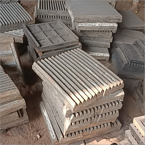 Jaw Plates - Graded Steel, Custom Sizes for Industrial Applications | Ideal for Clamping Workpieces with Strong Nuts & Bolts