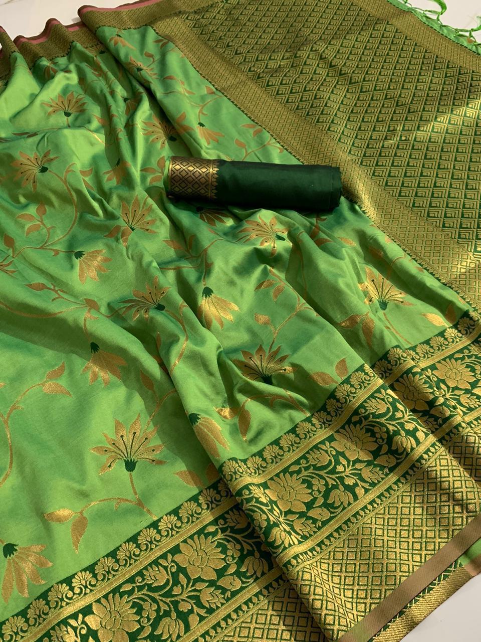 Jacquard Banarasi Handloom Weaving Silk Saree Banarasi Silk Saree