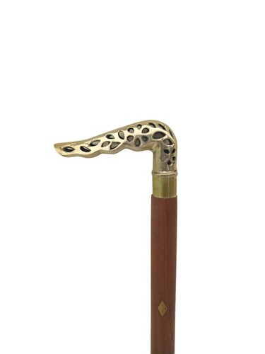 ब्लैक बैक वुडन वॉकिंग स्टिक के साथ ब्रास लीफ डिज़ाइन