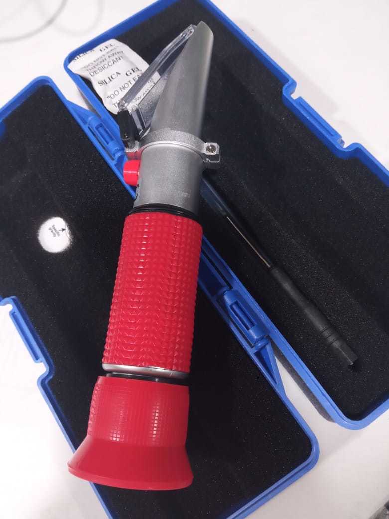 Hand Held Refractometer - Brix & Honey Scale With Atc Options | Precise 0.1%-0.5% Resolution Across Multiple Ranges