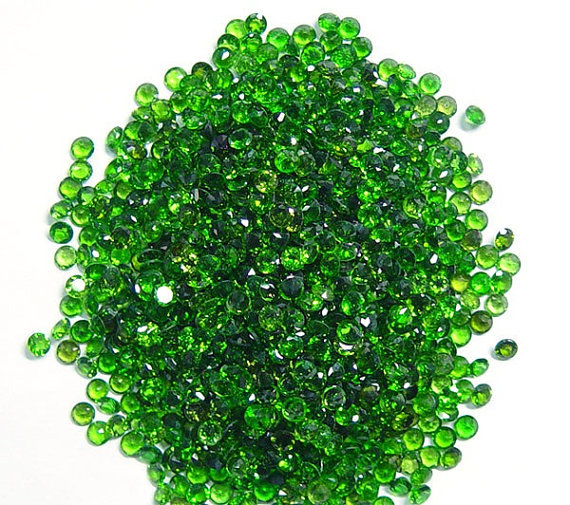 Chrome Diopside - 1.5mm Faceted Round Loose Gemstones | Aaa Quality, Natural Treatment, Brilliant Green Color