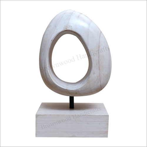 लकड़ी की सजावट का स्टैंड