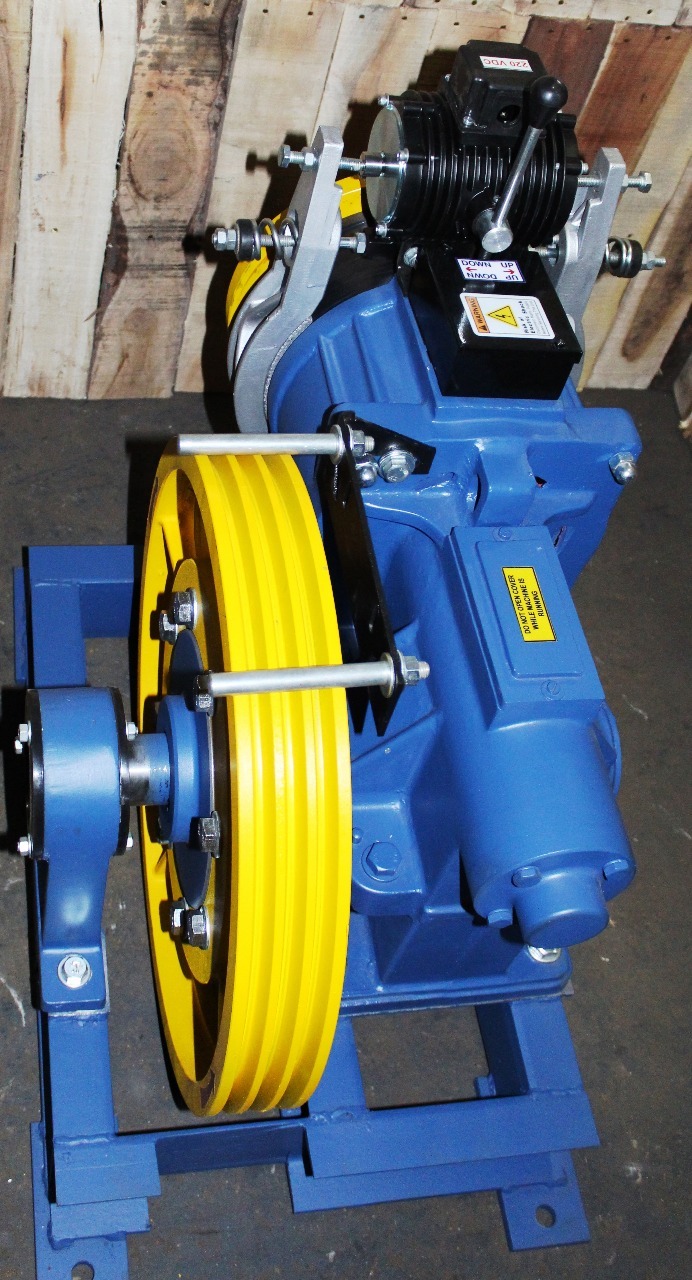 Elevator Traction Machine Load Capacity: 1500 Kilograms (Kg)