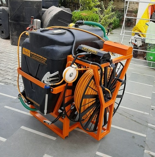 ट्रैक्टर माउंटेड स्प्रेयर क्षमता: 600 लीटर