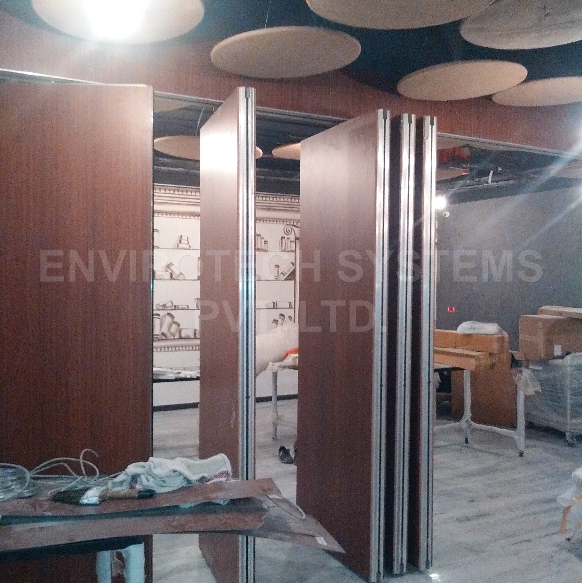 Semi Automatic Sliding Folding Partitions Density: 48/96 Kilogram Per Cubic Meter (Kg/m3)